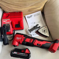 🔥 New Milwaukee M18 Oscillating Multi-Tool Kit with one 1.5 Ah Battery & Charger 