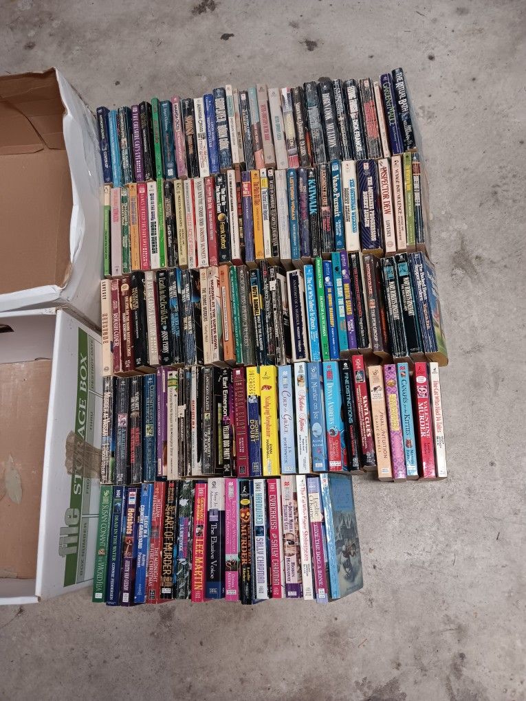 Lot Of 127 Paperback Detective Mystery Novels