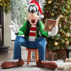 4ft Goofy Animatronic Used Once No Box 300.00 Cash Only No Shipping Sorry Works Great 