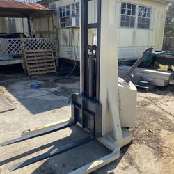 Forklift Crown 2000 Lbs 