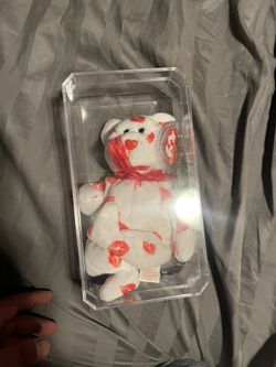 Smooch Retired Beanie Baby. 