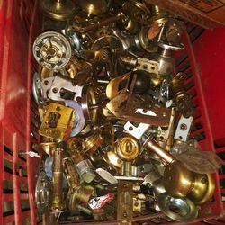 Crate full of door handles do not have key easy fix for someone who knows how to rekey $20 takes all