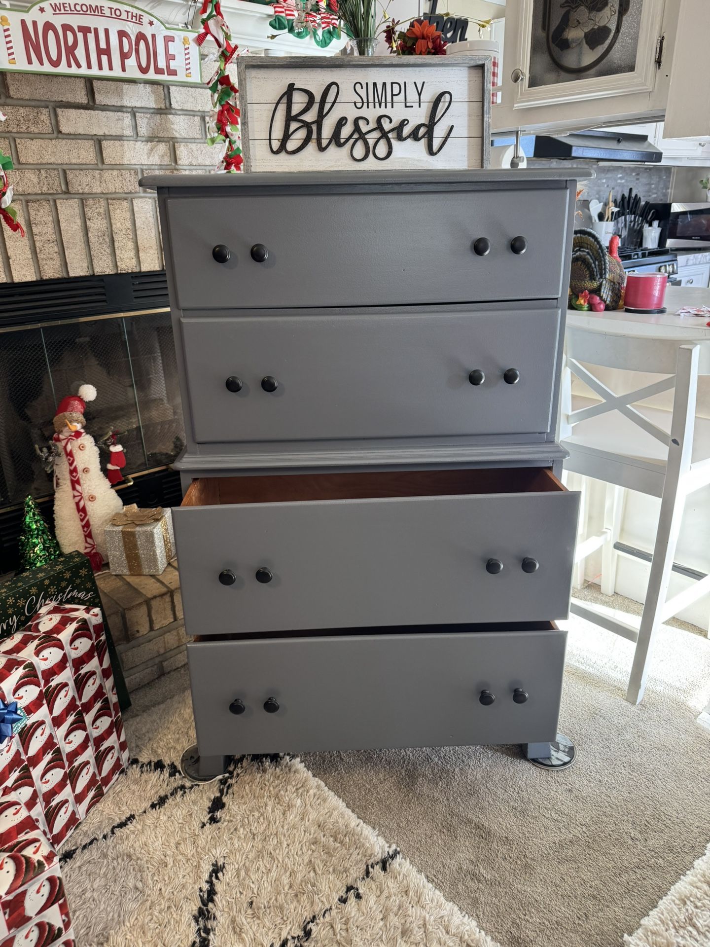 ✨✨GORGEOUS GRAY TALL 4 DRAWER DRESSER ✨✨SOLID WOOD