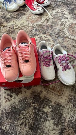 Nike tennis shoes