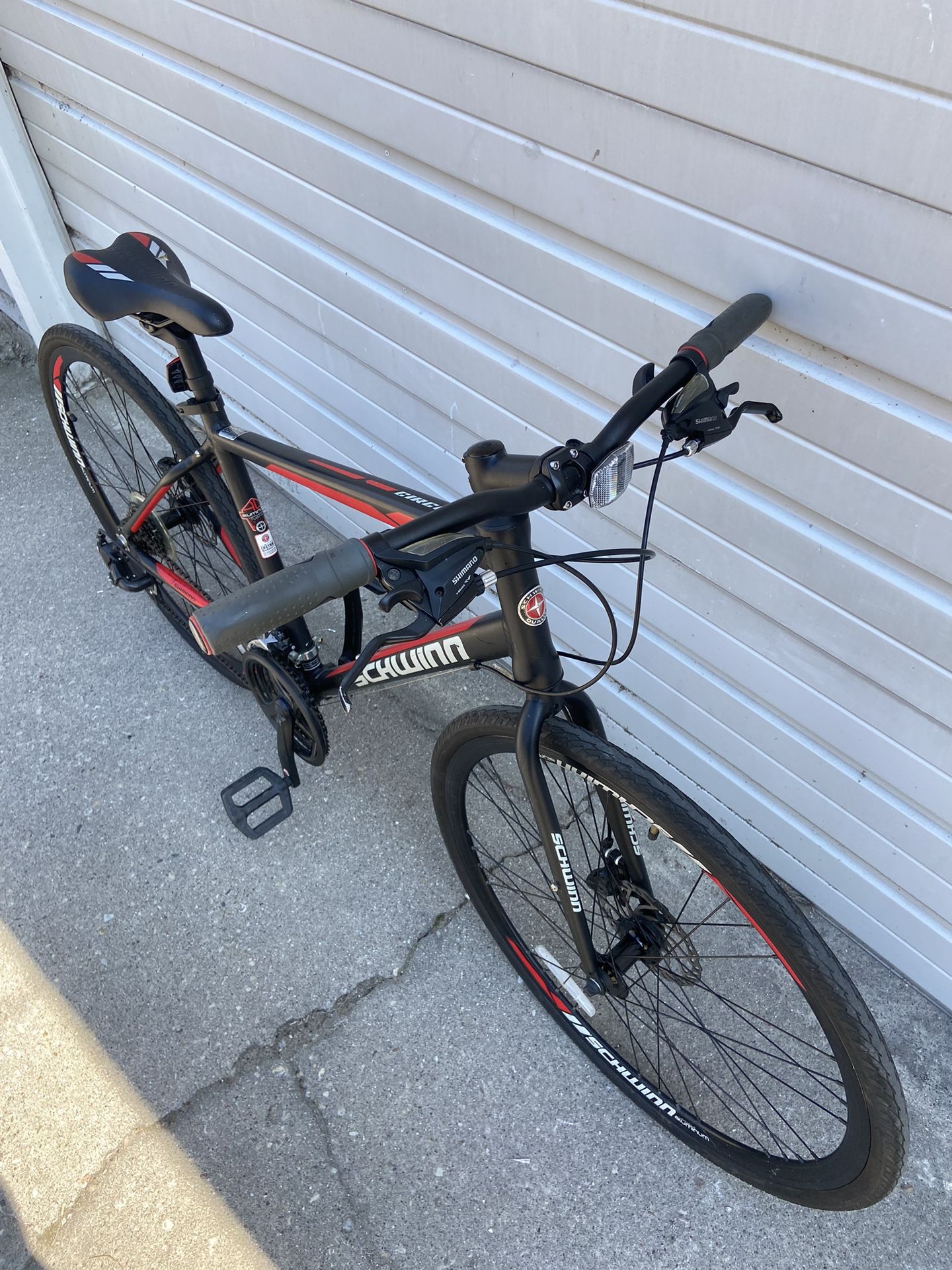Schwinn circuit hot sale hybrid bike