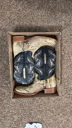 Botas nuevas  -- numero --10---