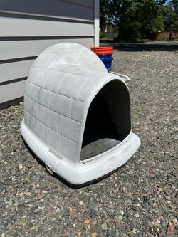 Free Igloo dog house/shelter