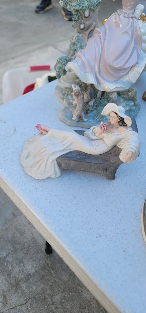 Limited Edition Louis Icart 1937 Parfum de Fieurs 1984 Figurine