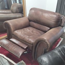 Super Soft Large Faux  Leather Recliner Chair Price Is Firm Cash Only Must Pick Up No Delivery