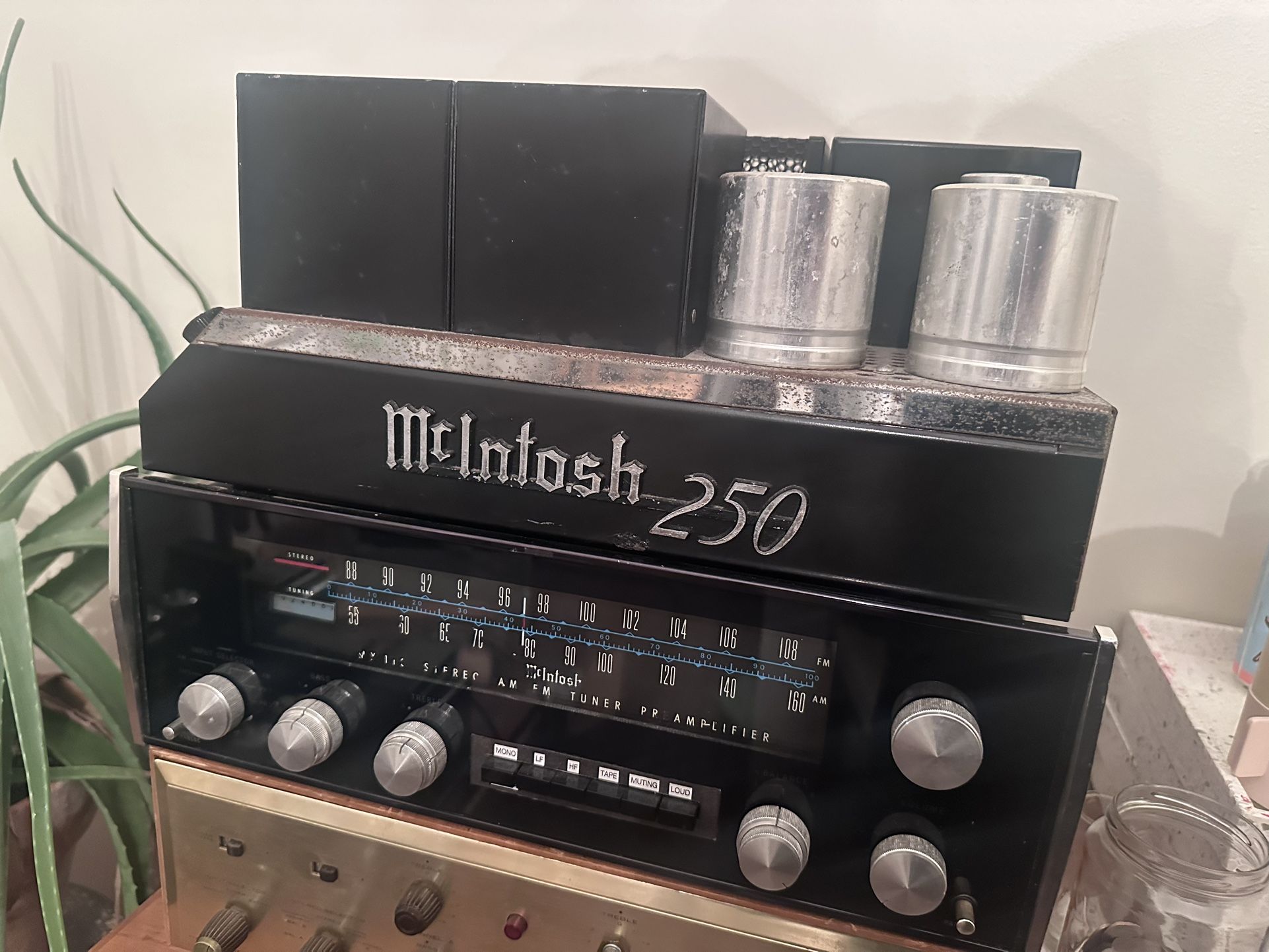 McIntosh 250 amplifier & MX 113 Preamp