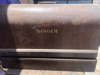 Vintage singer sewing machine , with curved wood cover