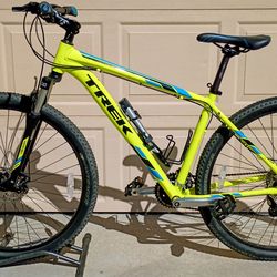 29 inch Trek Marlin 5 mountain bike