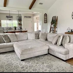  For A Little(Price Drop Alert 
Free Shipping)Rawcliffe Parchment 3-Piece Sectional, Seccional, Couch, Livingroom, Sofa / Delivery Available, 