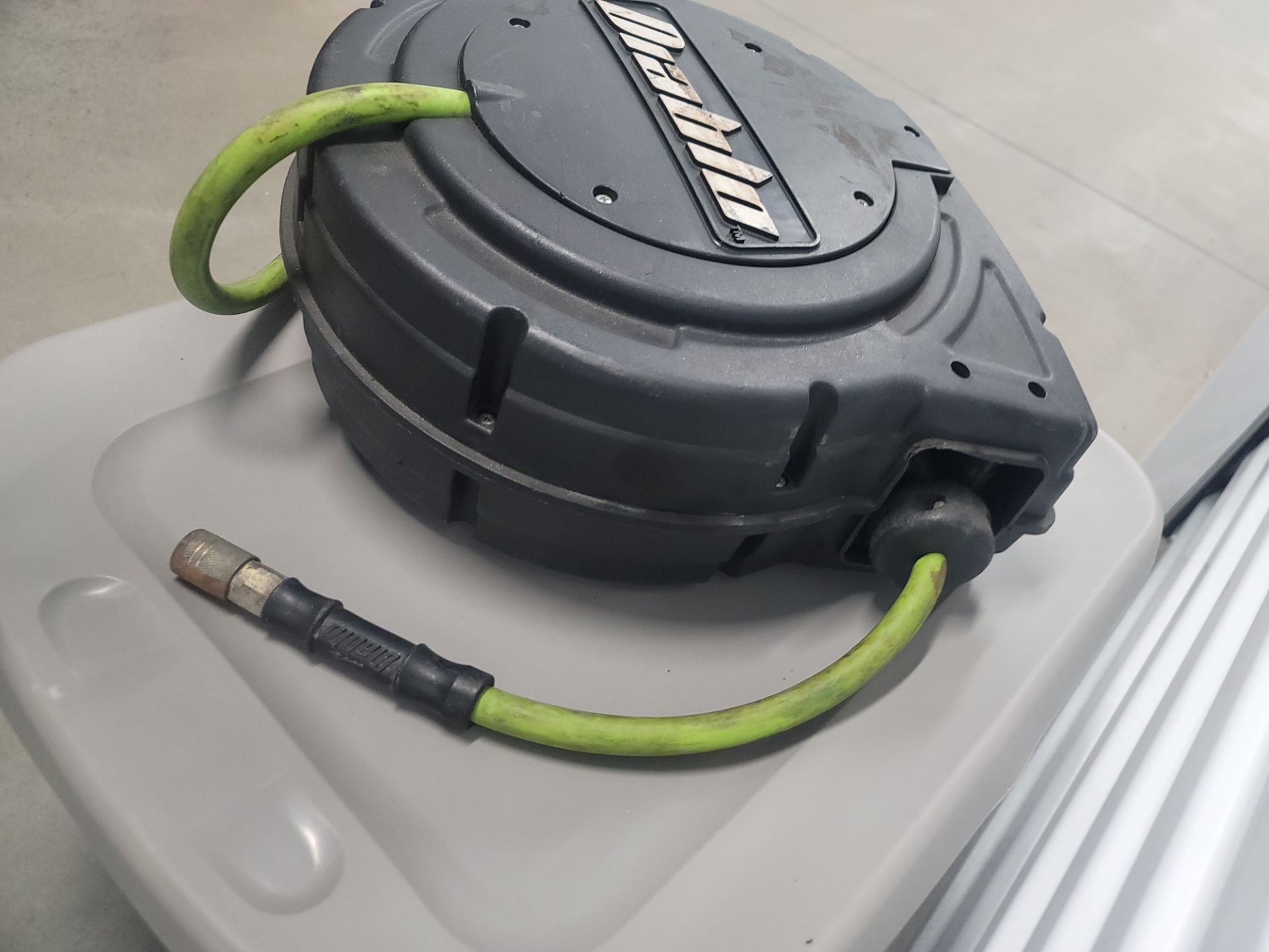 Air hose reel