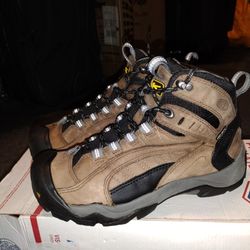 WOMENS KEEN HIKING Size 8