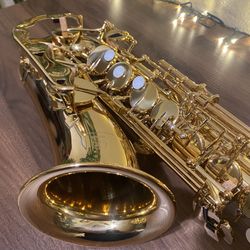 Brand New Yamaha Saxophone And Wireless Microphone 