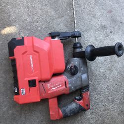 Milwaukee M18 Fuel Brushless Rotary Hammer Drill + Dust Collector