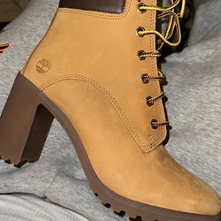 Women’s Timberland  Tan And Black 