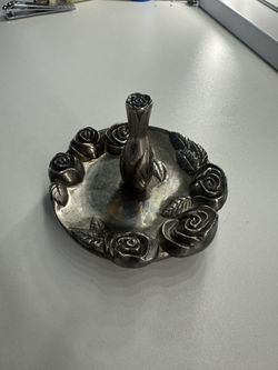Metal Rose Ring Holder