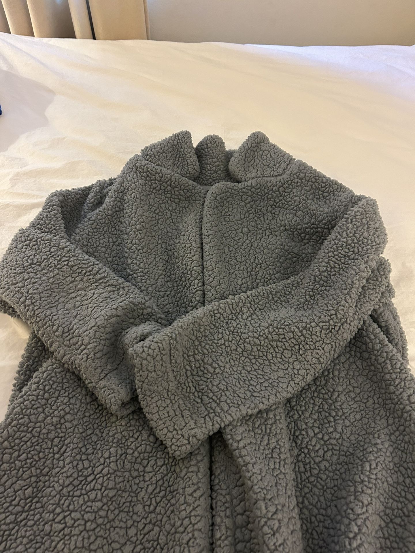 SUPER WARM, SOFT, CUTE AND COMFY Grey teddy bear coat/cardigan!  Sized Large