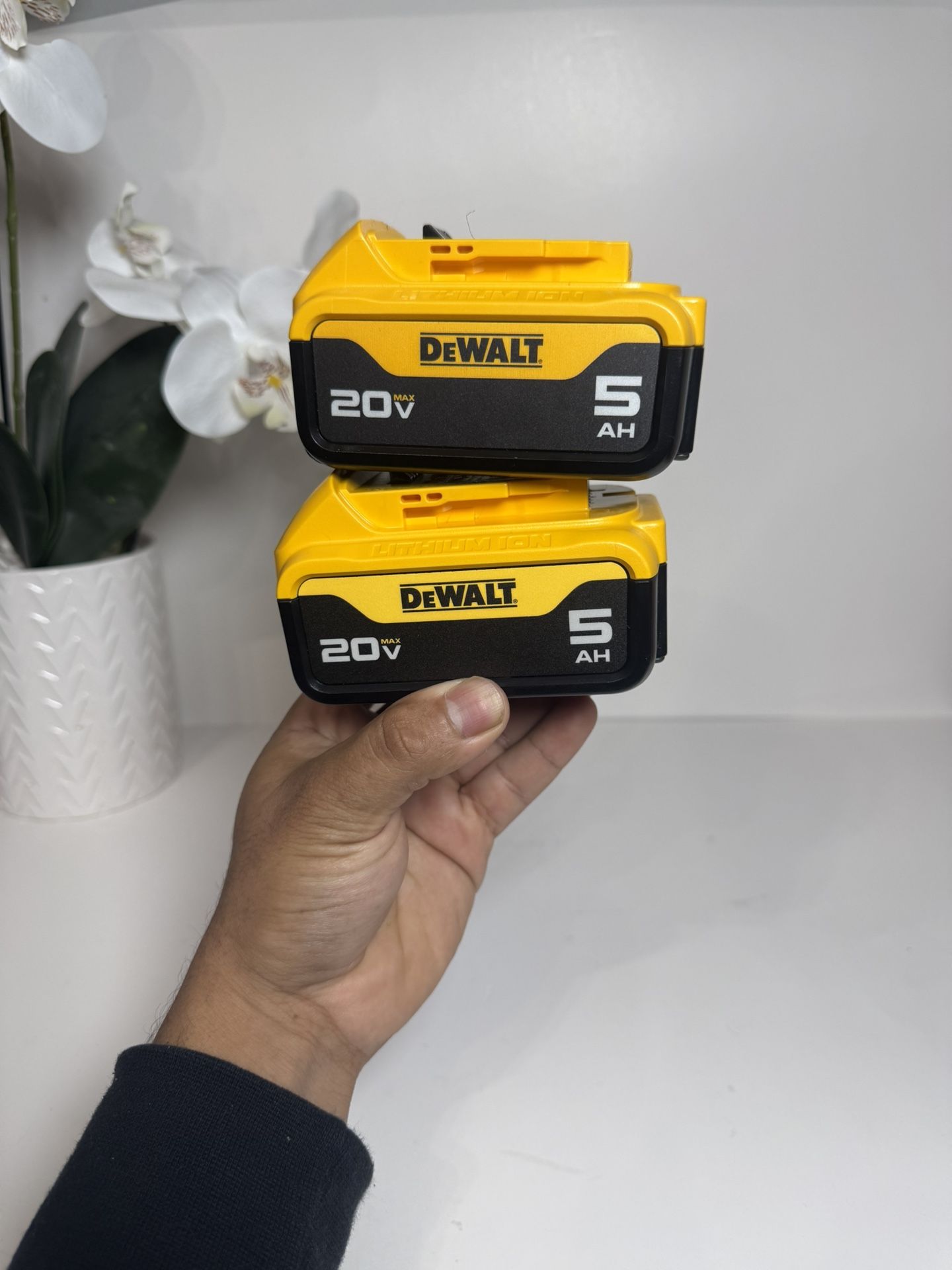 Dewalt (2) 5Ah battery