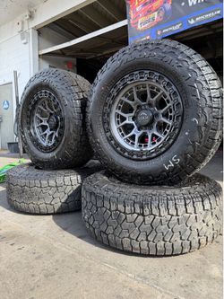 Vendo 4 rines nuevos LOCK 17x9 con llantas para TOYOTA TACOMA CHEVI SILVERADO