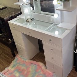 White Vanity Table With Mirror Top $699