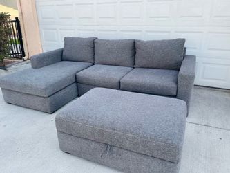 Sectional with Storage Ottoman.. Free Delivery In The SD Area 🚚