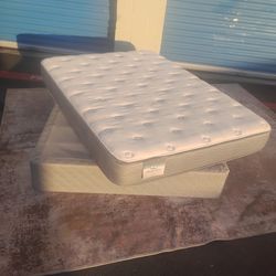 Full Size Simmons Mattress Set - Delivery Available 