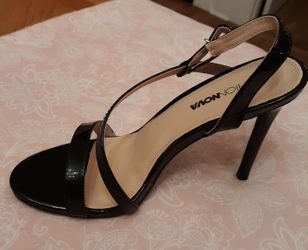 Women’s Size 8 Brand NEW