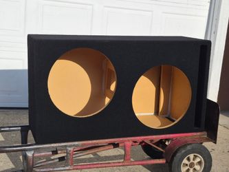 15" ported subwoofer box 4 cubic ft  tuned 38hz with center brace and premium carpet  with to speaker terminal