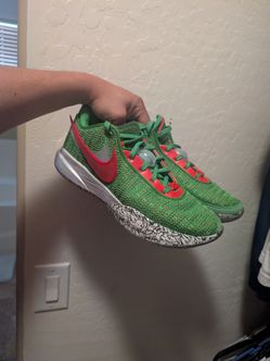 LeBron 20 size 10.5