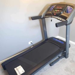 HORIZON T101 TREADMILL ( LIKE NEW & DELIVERY AVAILABLE TODAY)