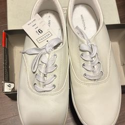 Merona Ezra 9.5 white shoes nurse 0(contact info removed)6 with tags worn