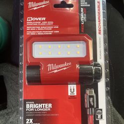 Milwaukee 550 Lumens Floodlight