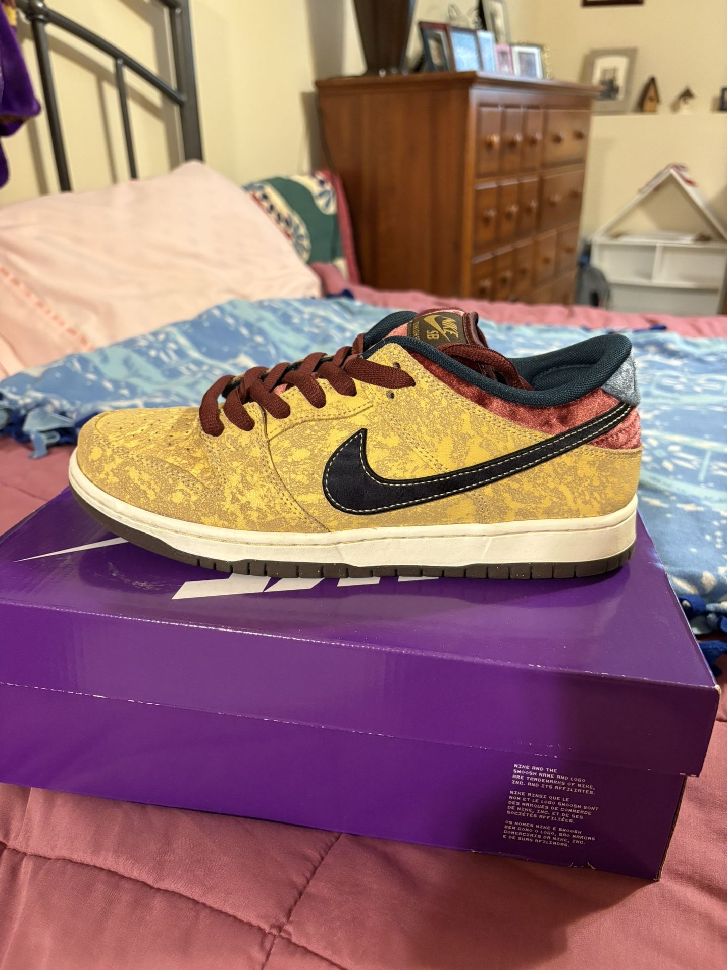 Nike SB Dunk Low Pro (Celestial Gold/Black) Size 9