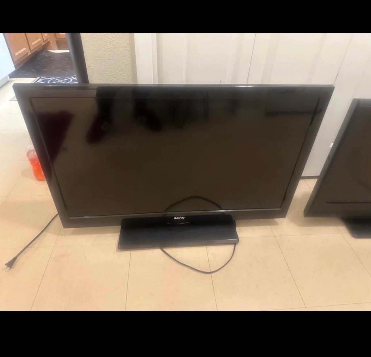 Two small Sanyo TV’s for sale 32 and 39 inch
