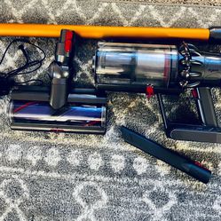 Dyson V10 Cordless Vacuum 
