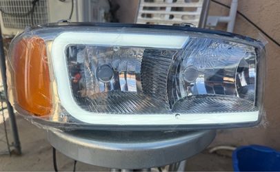 99-06 GMC Sierra Chrome Amber Reflector LED Strip Headlights Parking Lights