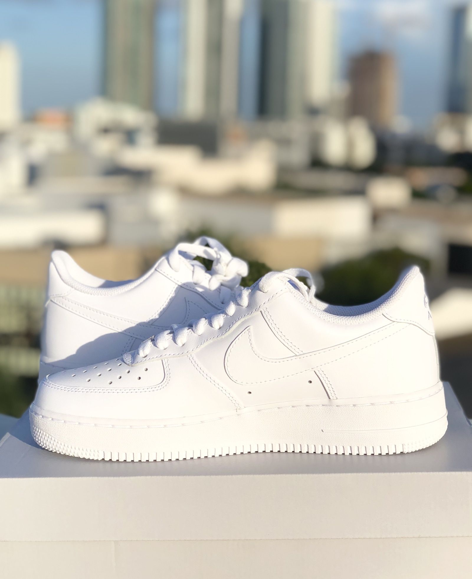 White Air forces 1 Lowtop🔥size: 6.5, 7, 7.5, 8, 8.5, 9, 9.5, 10, 10.5, 11,11.5, 12, 12.5, 13, 15