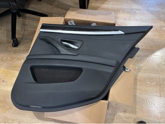 Rear door panel