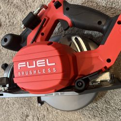 Milwaukee Fuel Brushless Circular Saw 