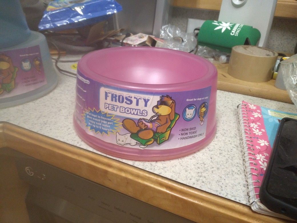 Frosty Pet Bowls. New