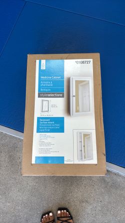 Mirror/ cabinet