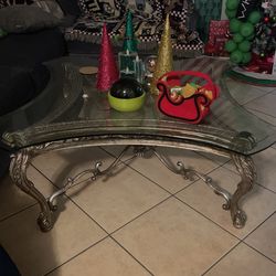 Livingroom and end glass table Set (2 are the Set)
