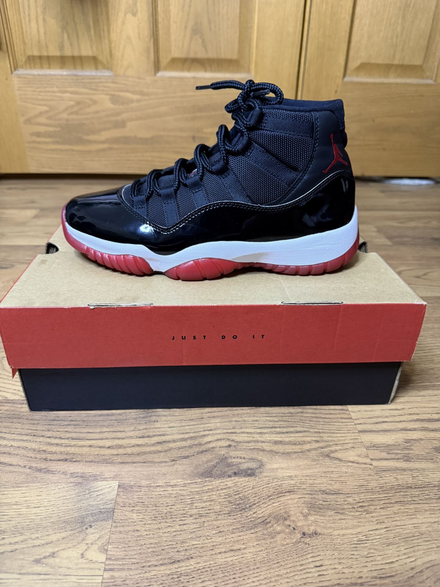 Air Jordan 11 “Bred” Size : 8.5M