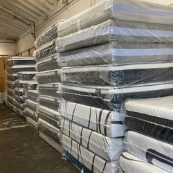 King Size Mattress Pillow Top 12"     New Mattress.   We Offer Same Day Delivery 