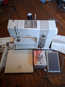 Bernina Record 930 electronic sewing machine  with extras