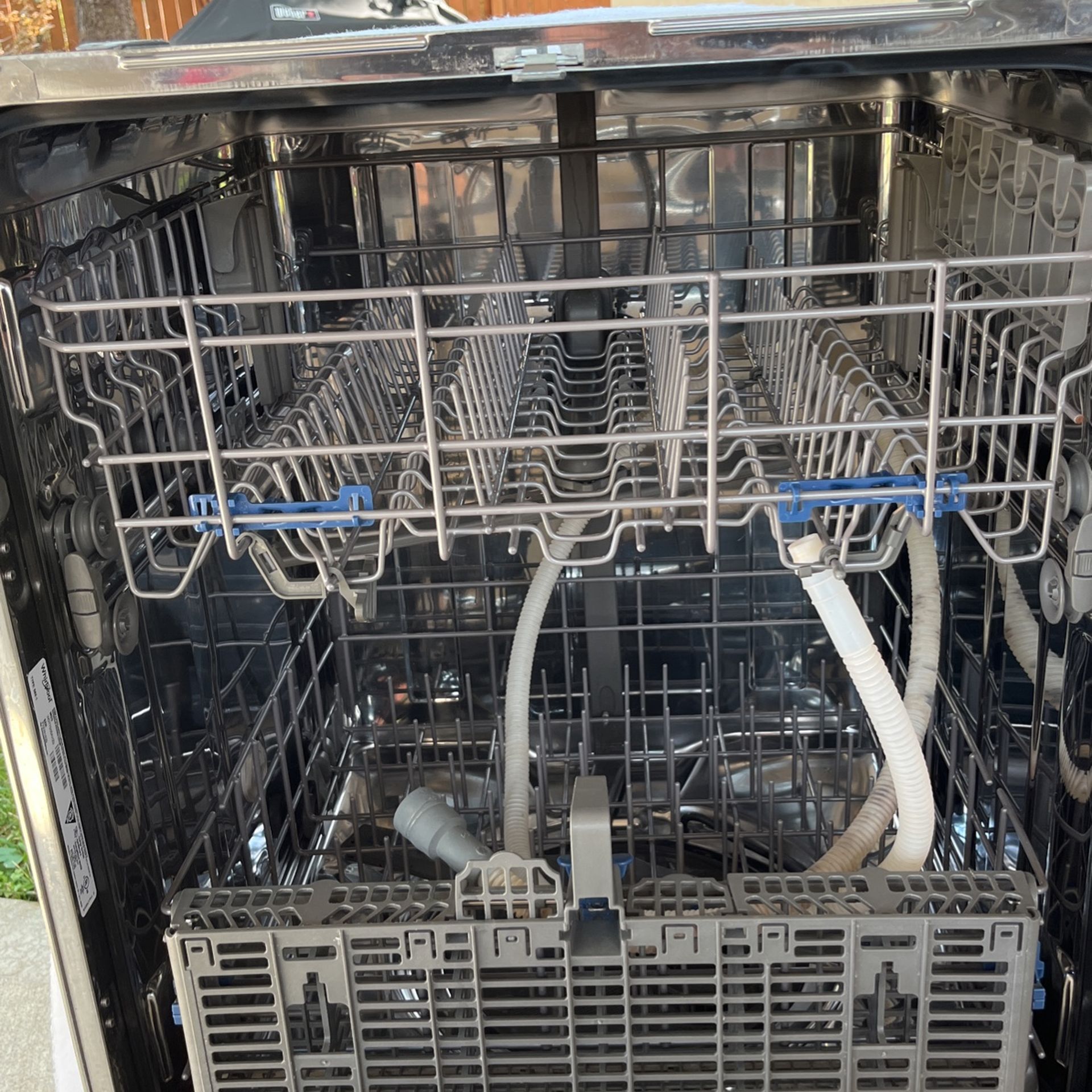 Dishwasher Whirlpool for Sale in Elk Grove Village, IL OfferUp