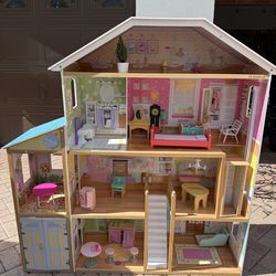 Dollhouse with furniture!